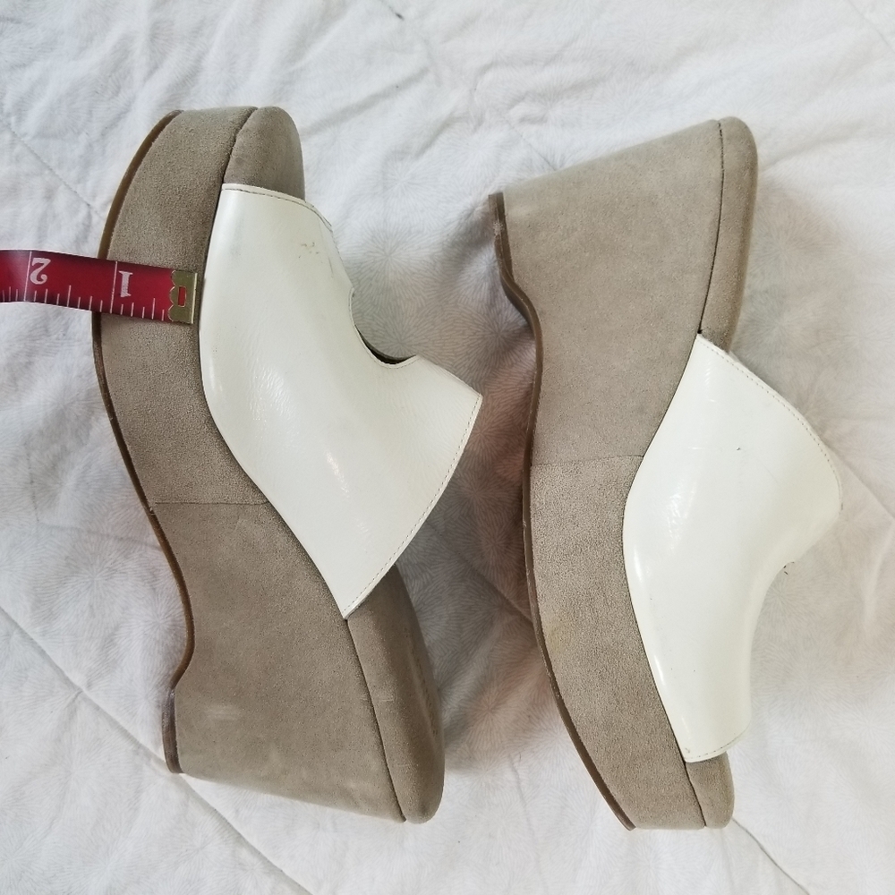 Natural Comfort white leather wide band platform sandals circle cutout detail 10 - Picture 6 of 8